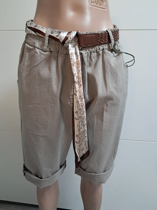 Stretch Bermuda mit Gürtel bis 44/46 tragbar