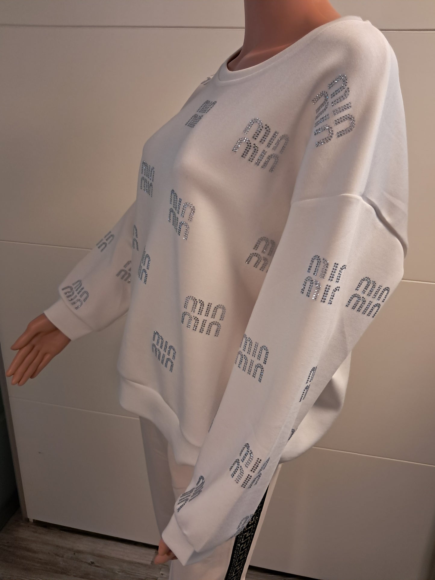 Sweatshirt mit Strass Schrift Druck