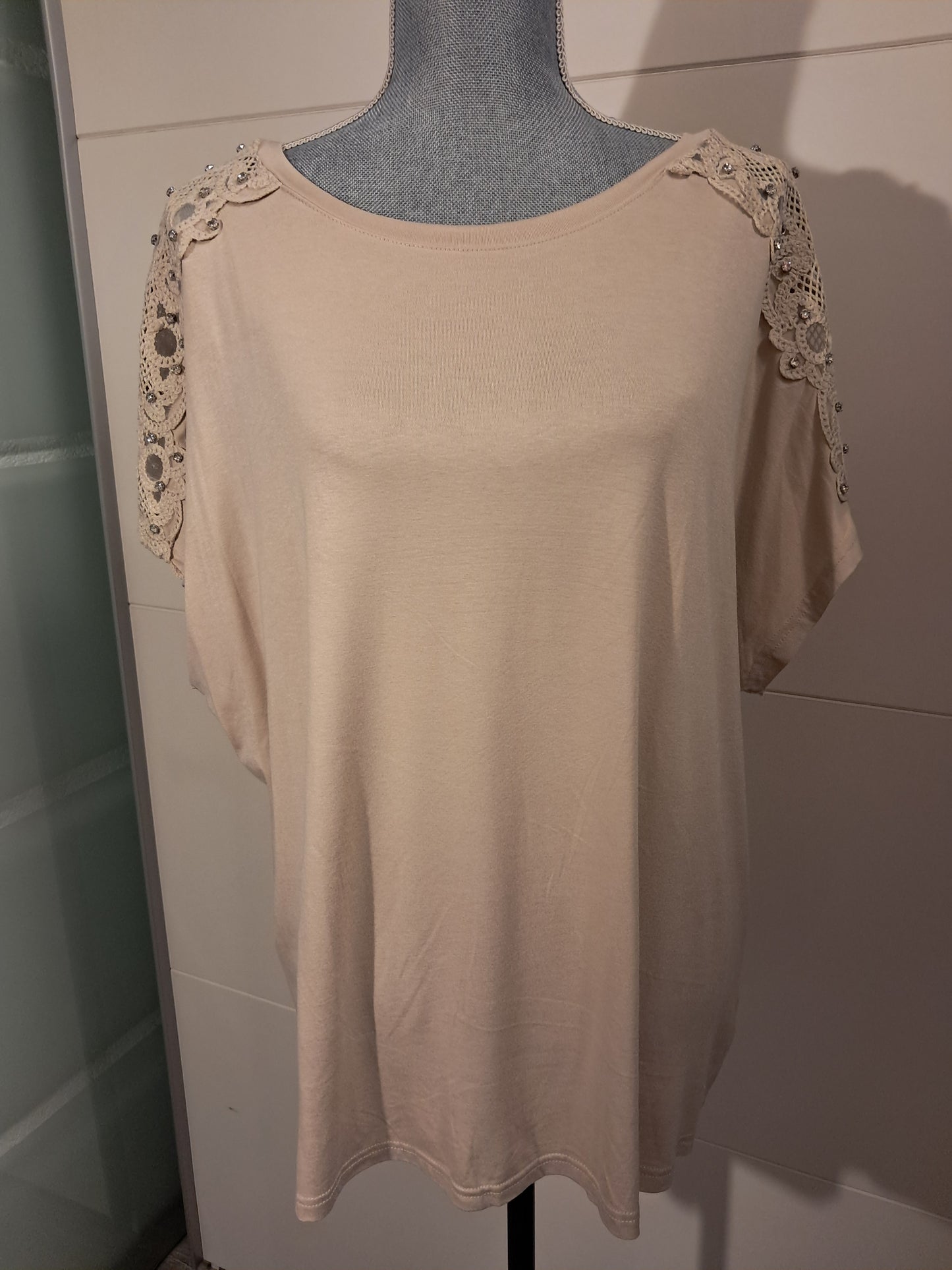 M&V T-Shirt mit Spitze und Strass bis 44/46 tragbar