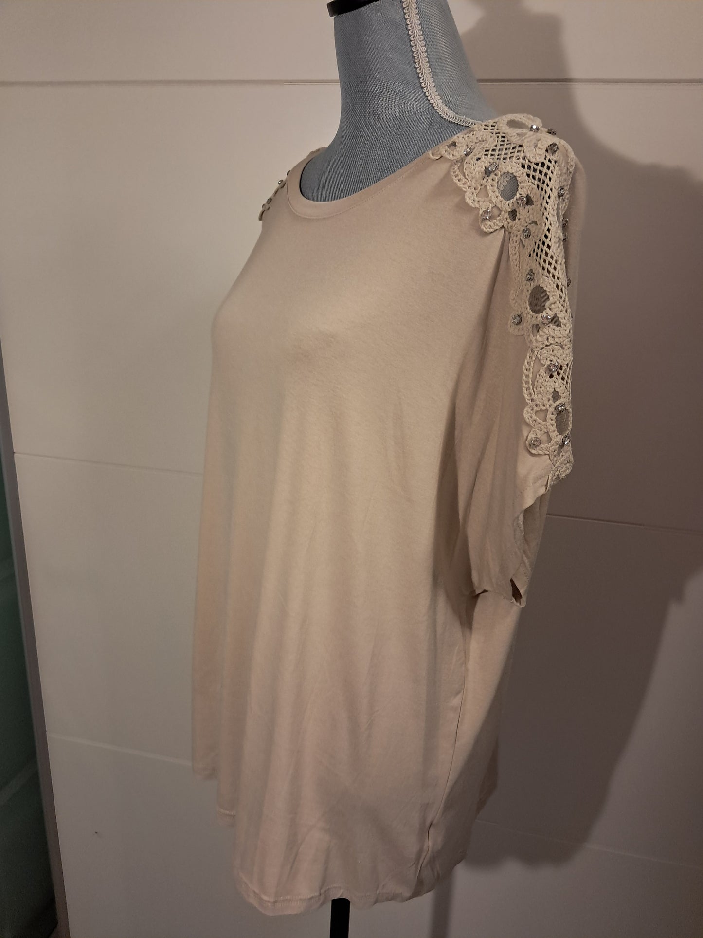 M&V T-Shirt mit Spitze und Strass bis 44/46 tragbar