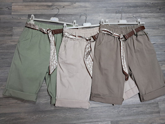 Stretch Bermuda mit Gürtel bis 44/46 tragbar