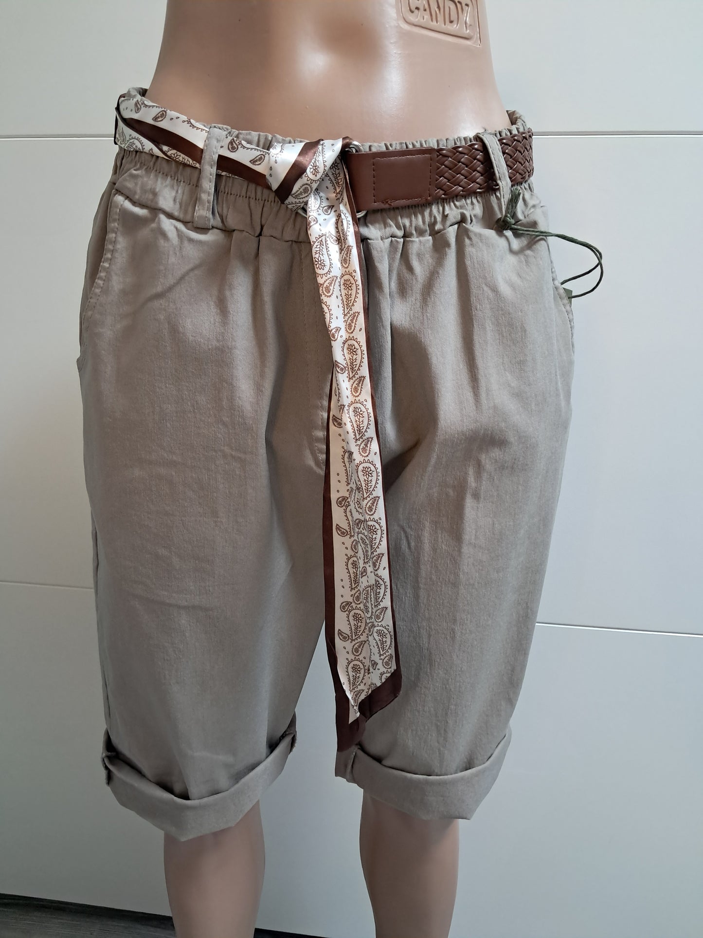 Stretch Bermuda mit Gürtel bis 44/46 tragbar