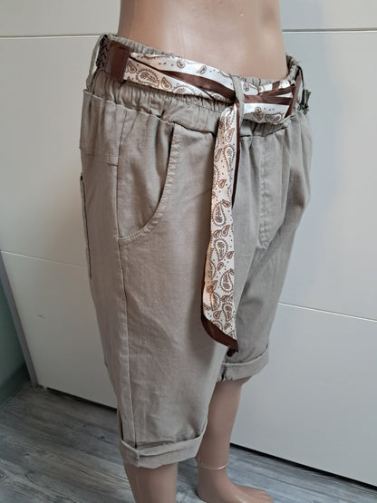 Stretch Bermuda mit Gürtel bis 44/46 tragbar
