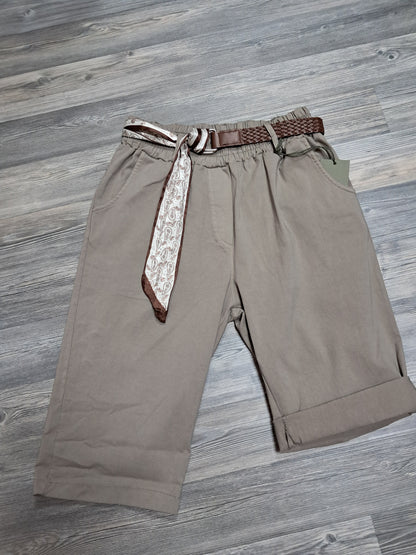 Stretch Bermuda mit Gürtel bis 44/46 tragbar
