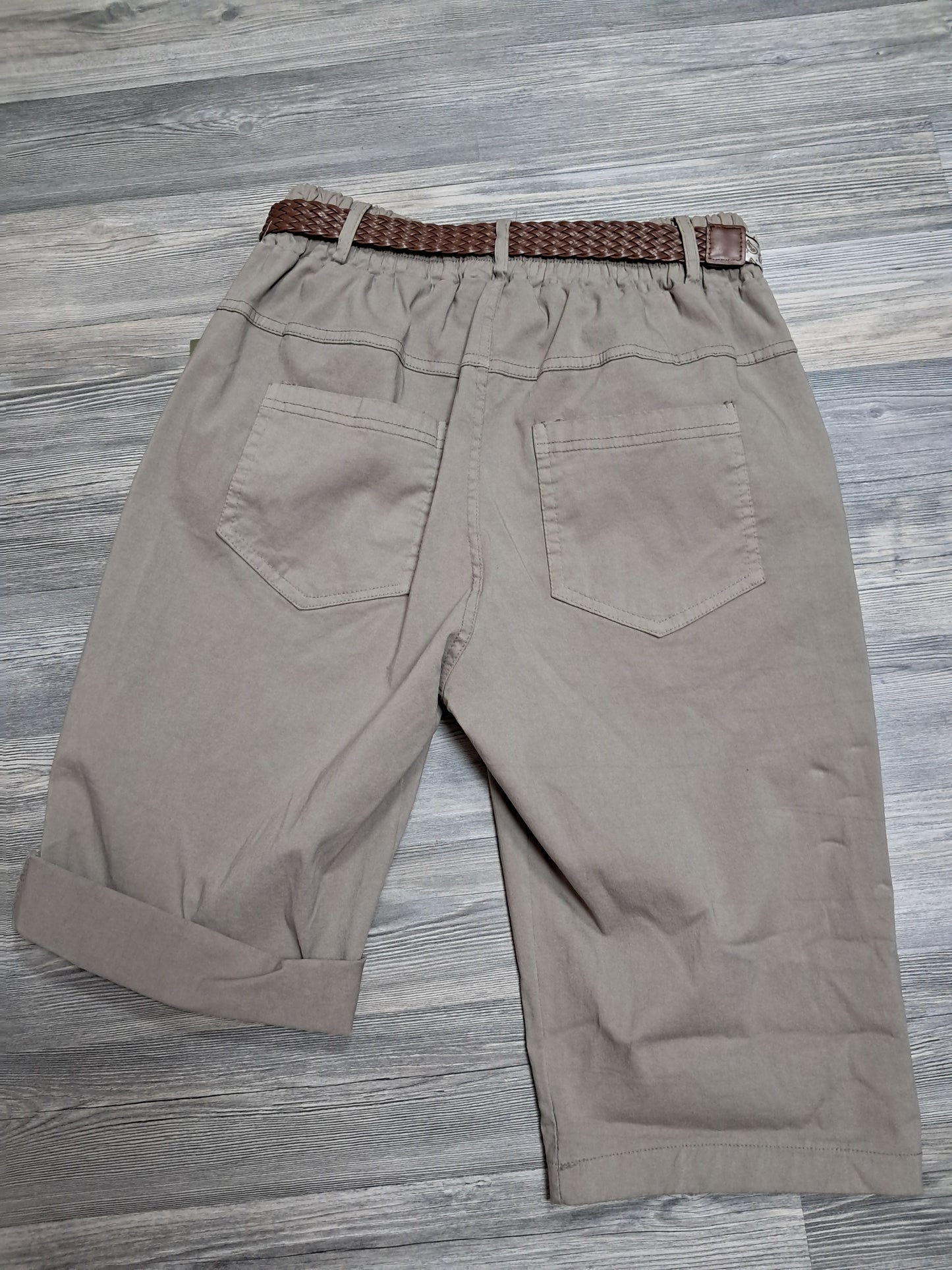 Stretch Bermuda mit Gürtel bis 44/46 tragbar