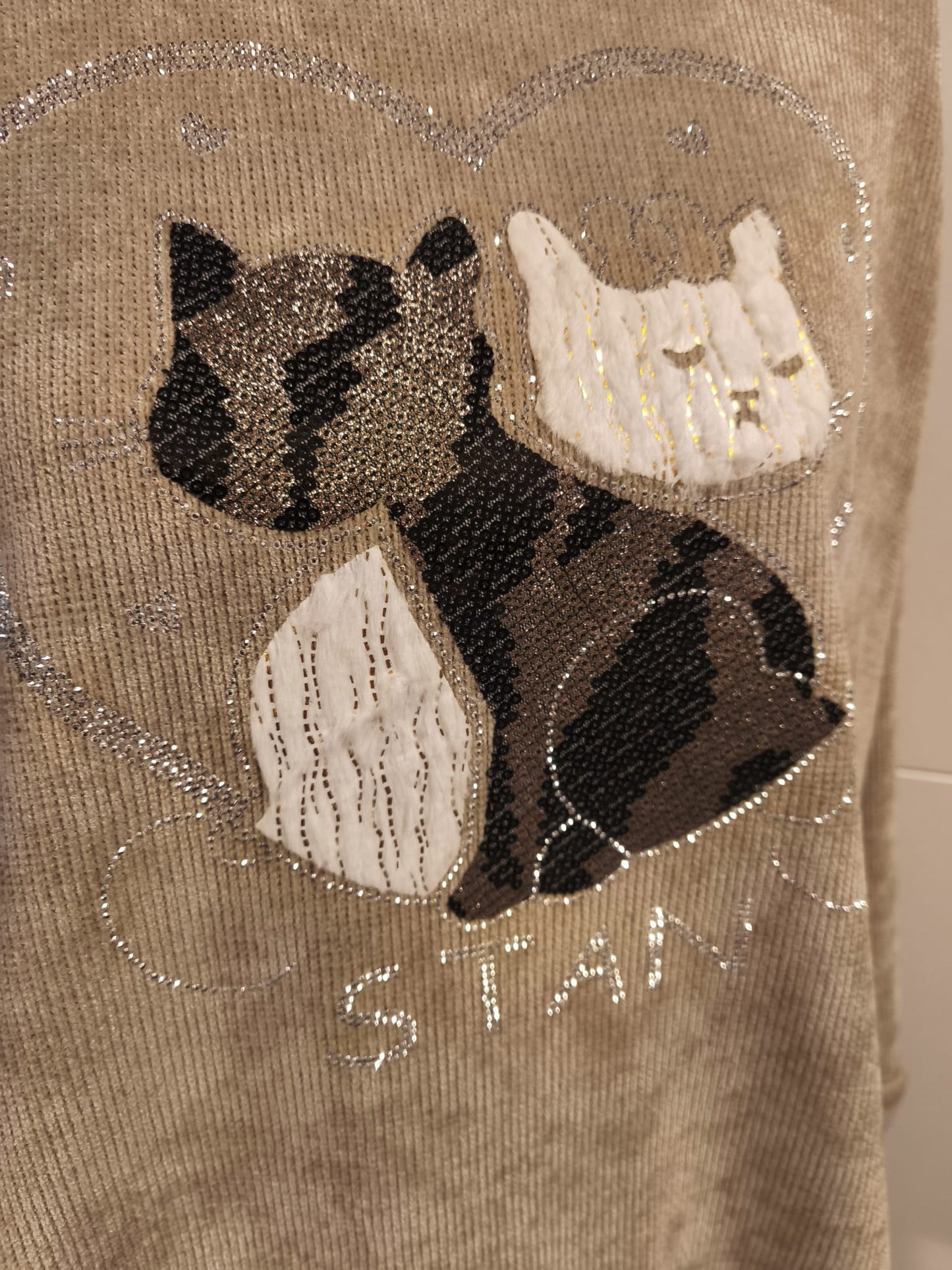 Feincord Pullover mit Pailletten und Strass