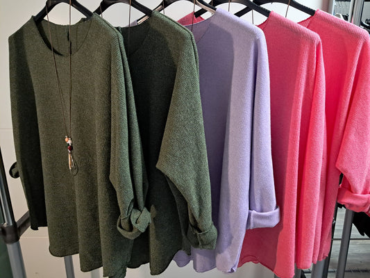 Leichter Pullover mit Kette