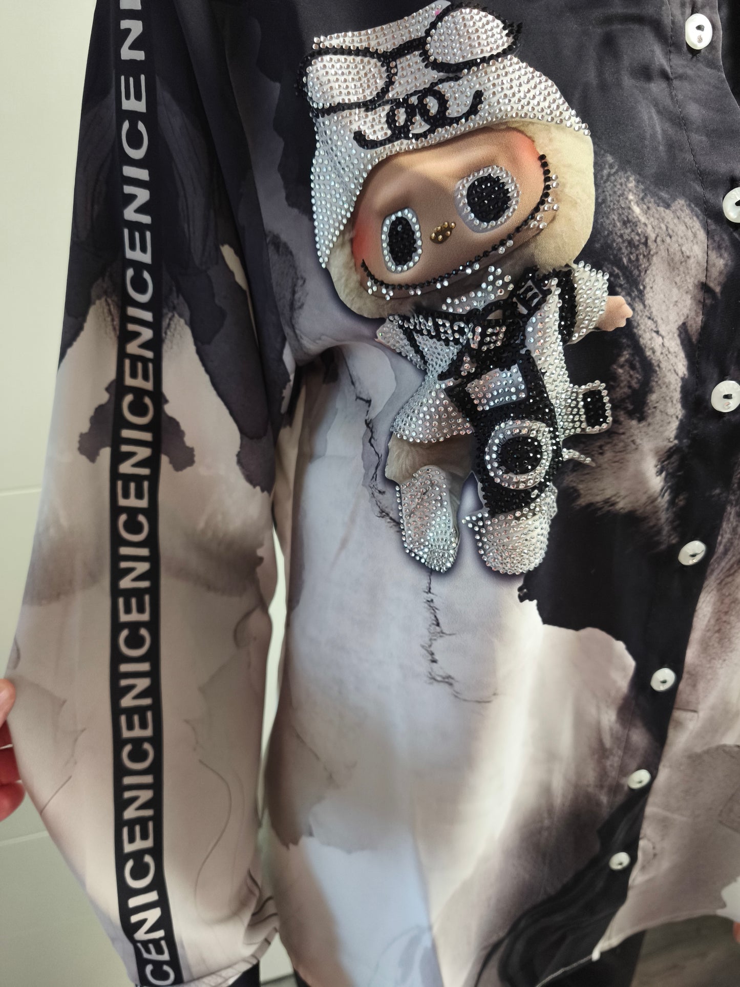 Missy Labubu Bluse mit Strass