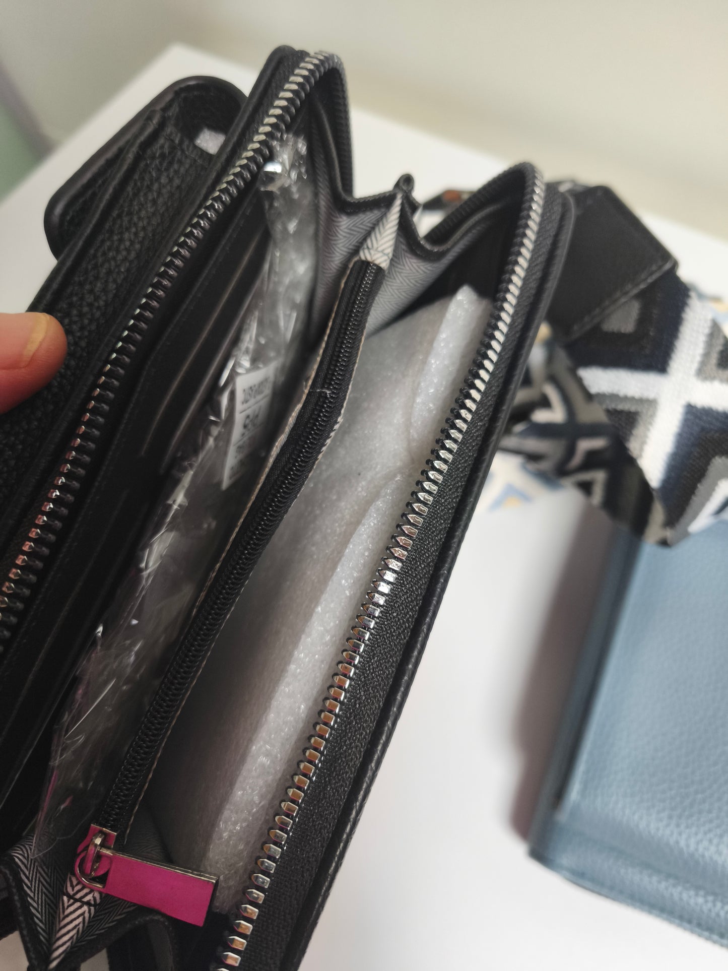 Handy + Portemonnaie in einen