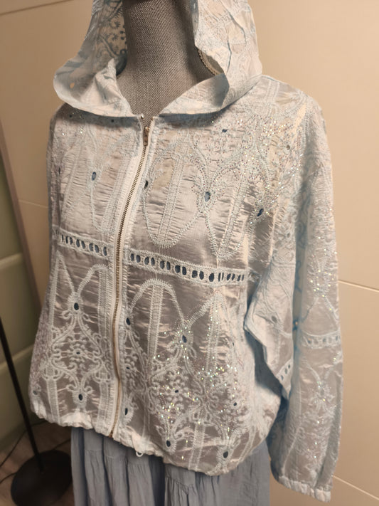 Zauberhaft schöne Jacke mit Kapuze bis 44 tragbar