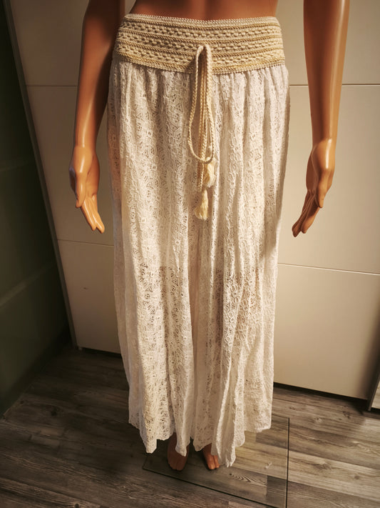Traumhaft schöne Spitzenhose/Rock bis 38/40 tragbar