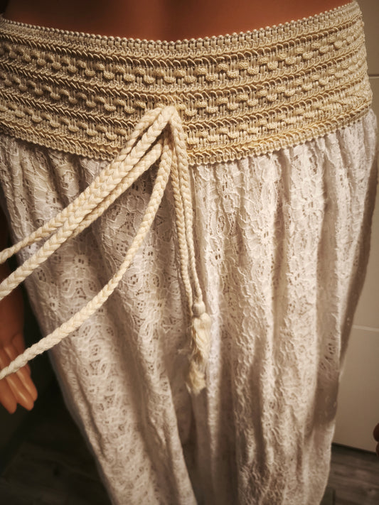Traumhaft schöne Spitzenhose/Rock bis 38/40 tragbar